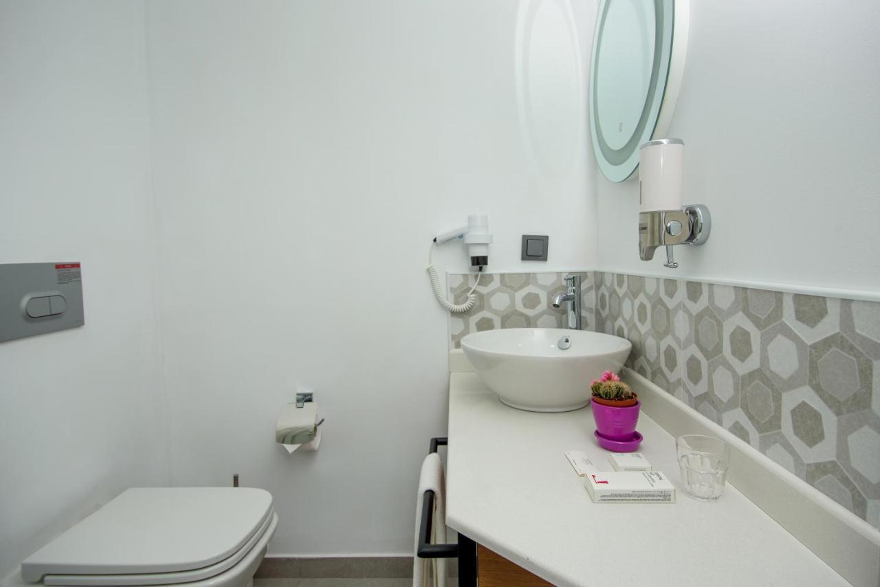 Hotel Adora Tiflis Dış mekan fotoğraf