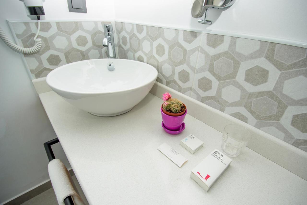 Hotel Adora Tiflis Dış mekan fotoğraf