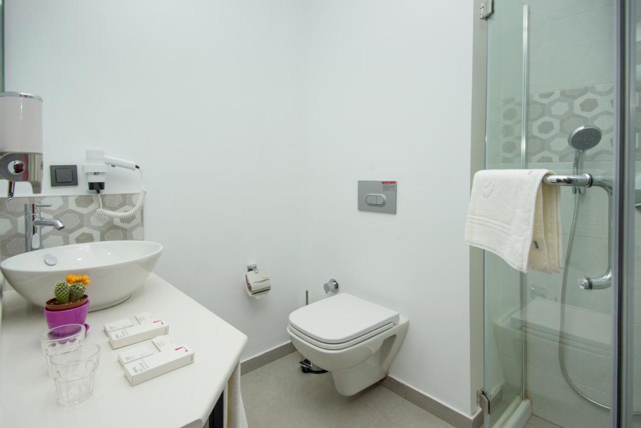 Hotel Adora Tiflis Dış mekan fotoğraf